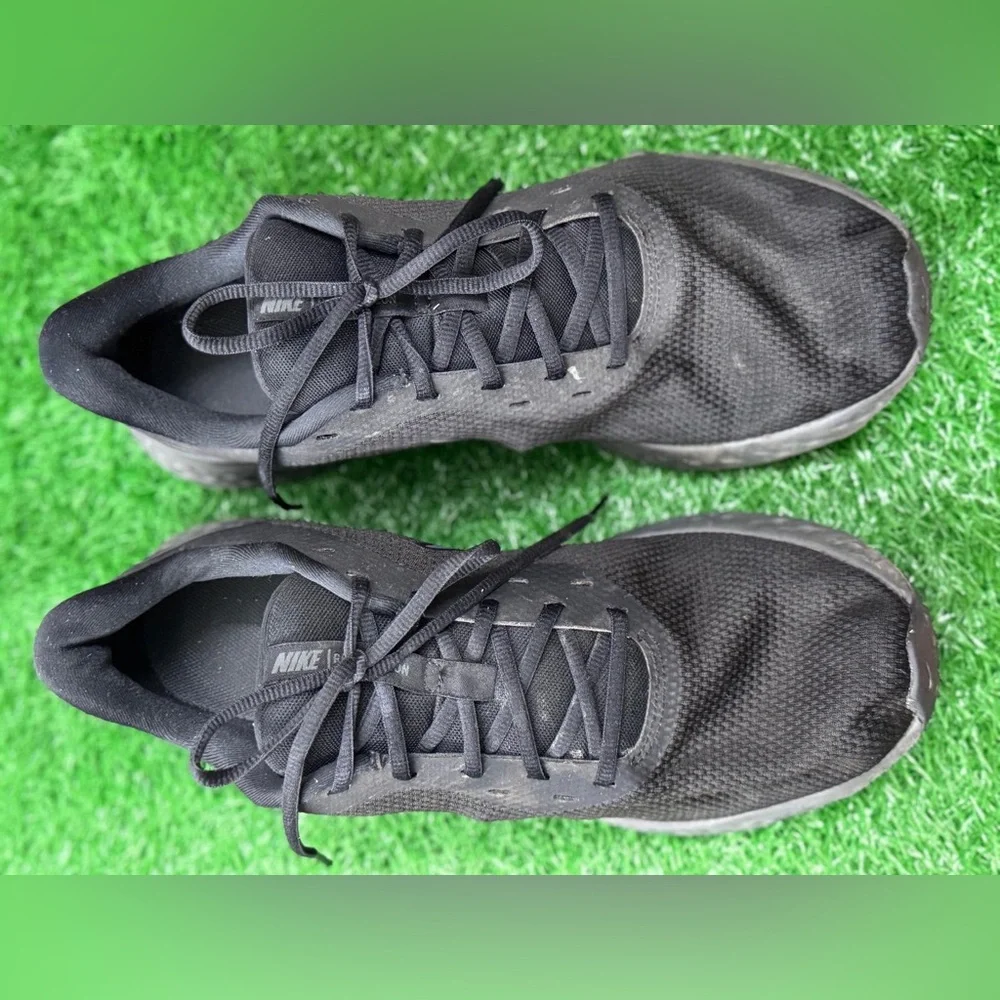 Nike‎ Revolution 5 Black/Anthracite  BQ3204-001 M  Size 12